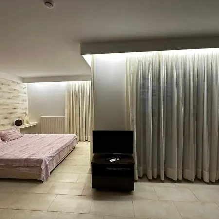 ホテル Vip Club Oazis 4*
