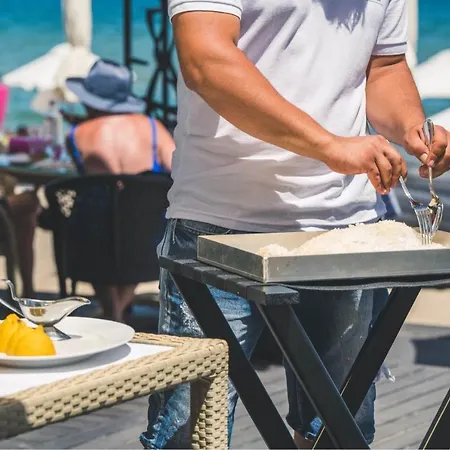 Vip Club Oazis Hotell 4*